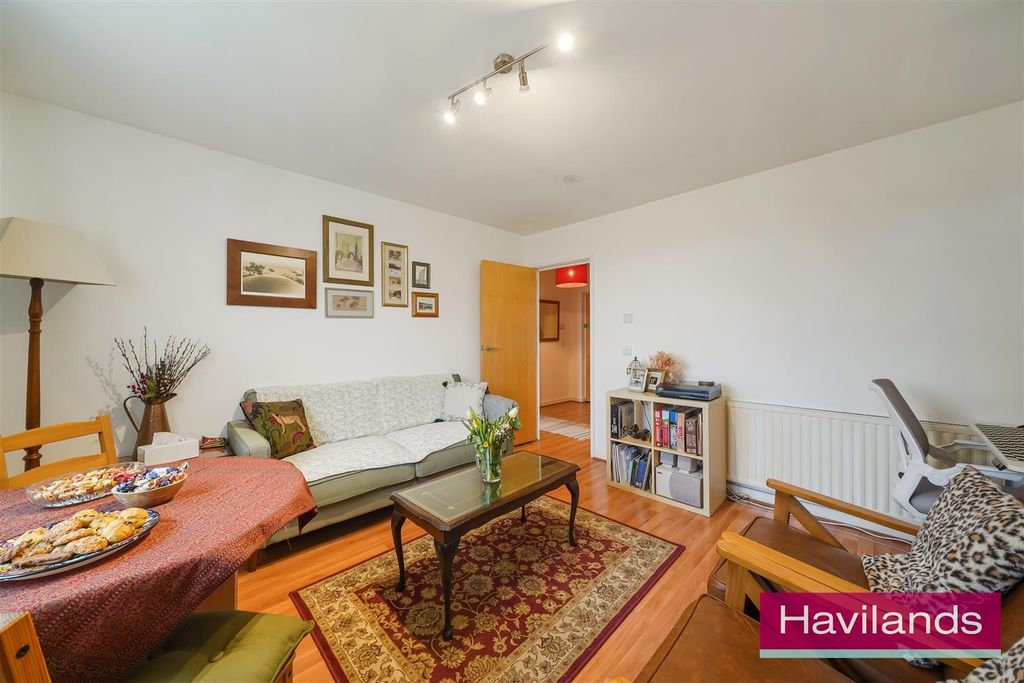 Property photo 3 of 12 Duncan Court-12.Jpg