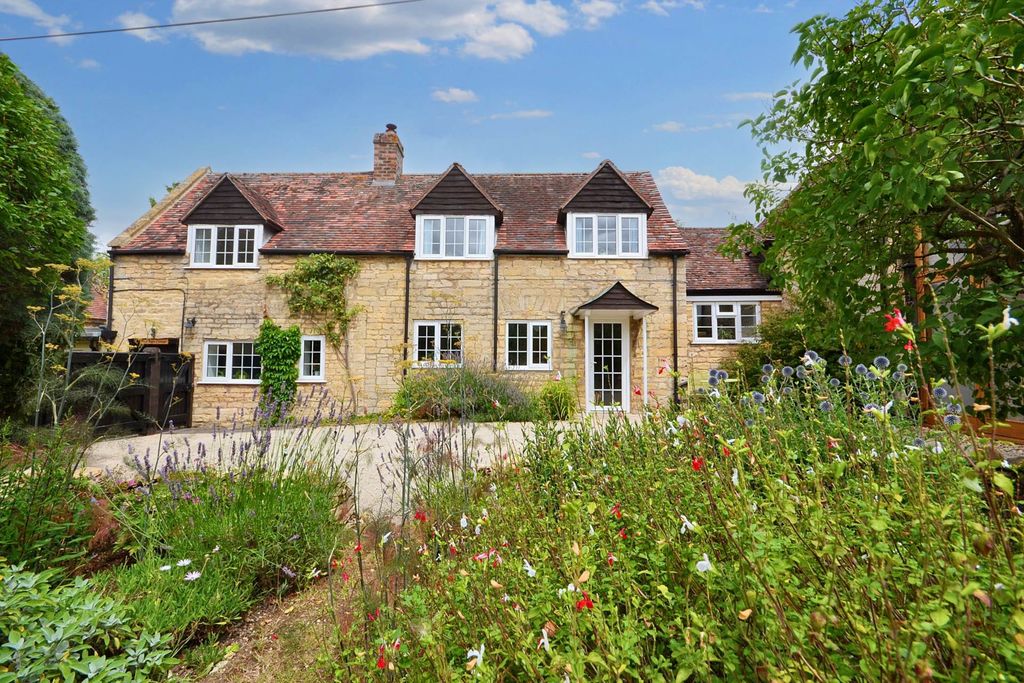 Property photo 1 of 32