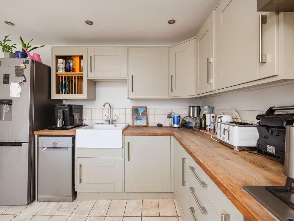 Property photo 3 of 22 Cnr51250.Jpg