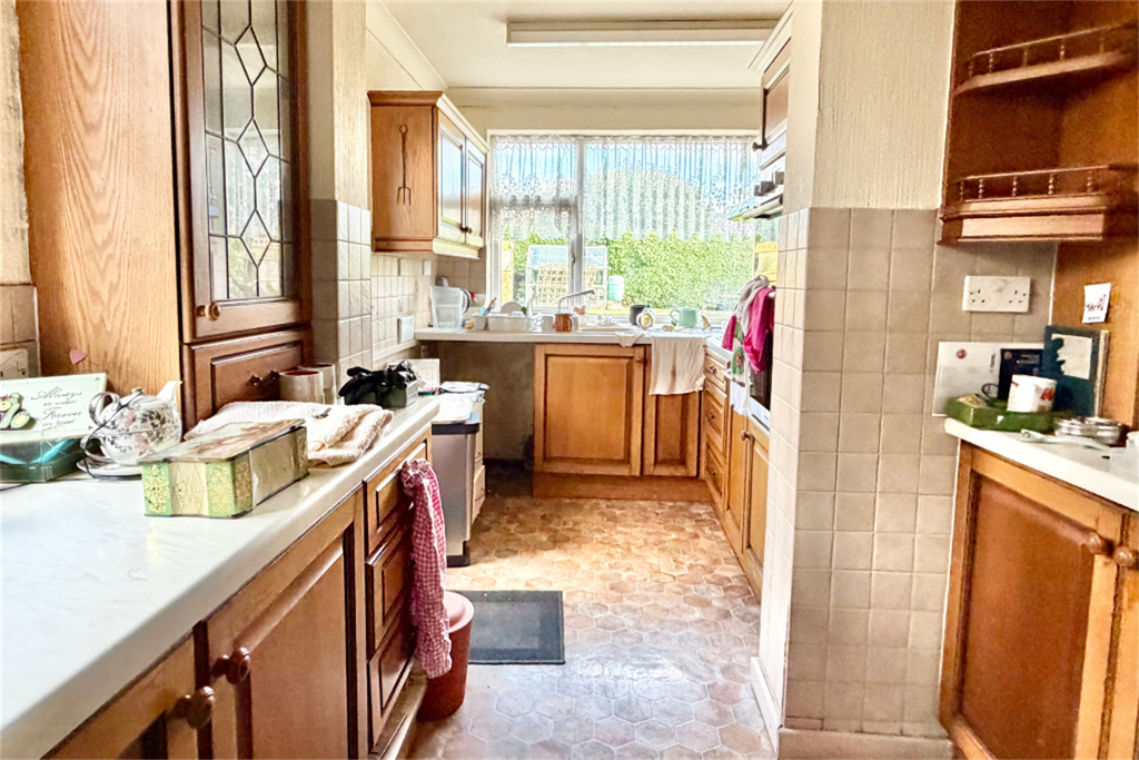 Property photo 3 of 14 Kitchen