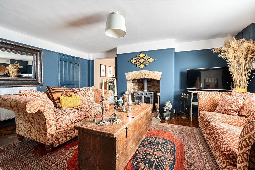 Property photo 3 of 37 Snug