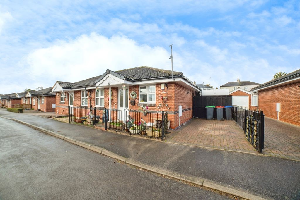 Property photo 2 of 11 Front