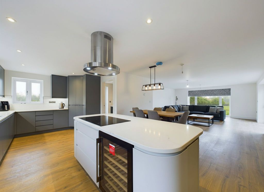 Property photo 3 of 26 Photo 25