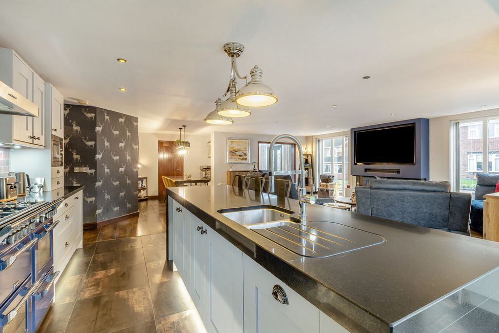 Property photo 1 of 31