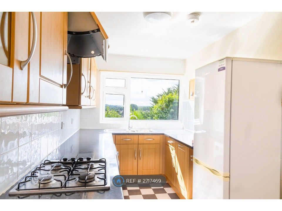 Property photo 2 of 11 Kitchen