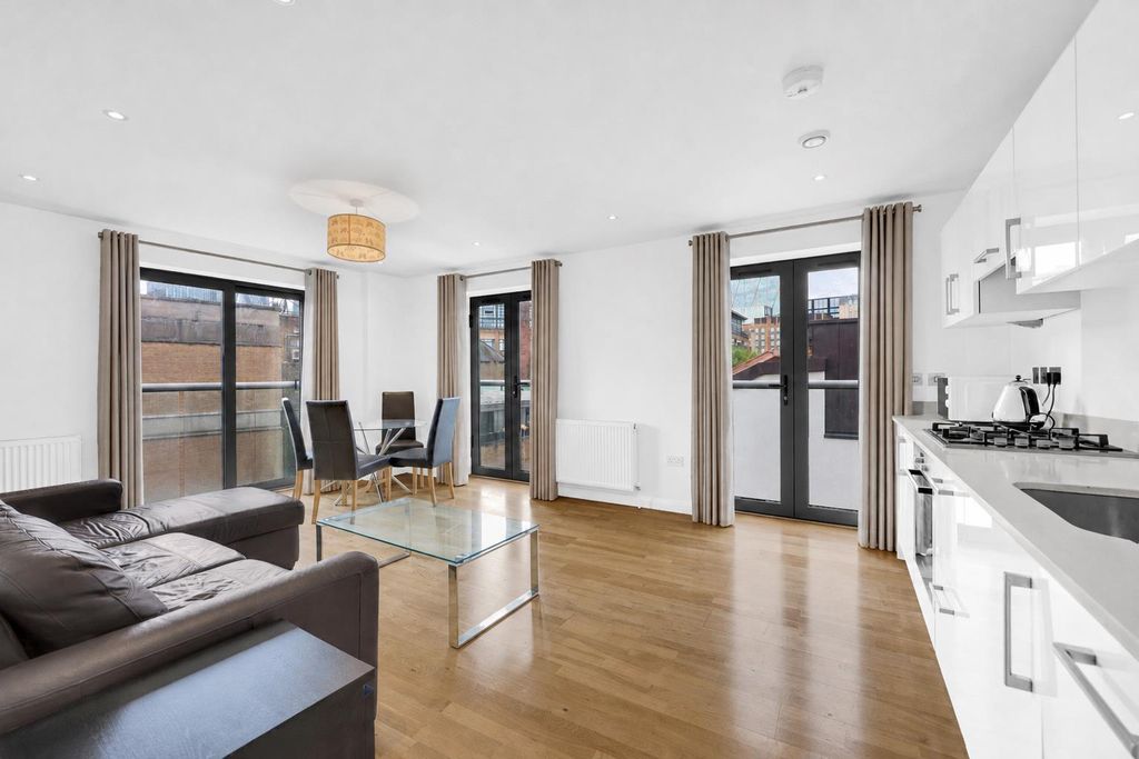Property photo 1 of 13 Lounge 1.Png