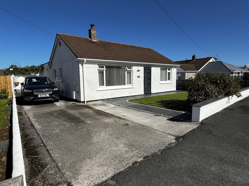 Property photo 2 of 27 Front Aspect