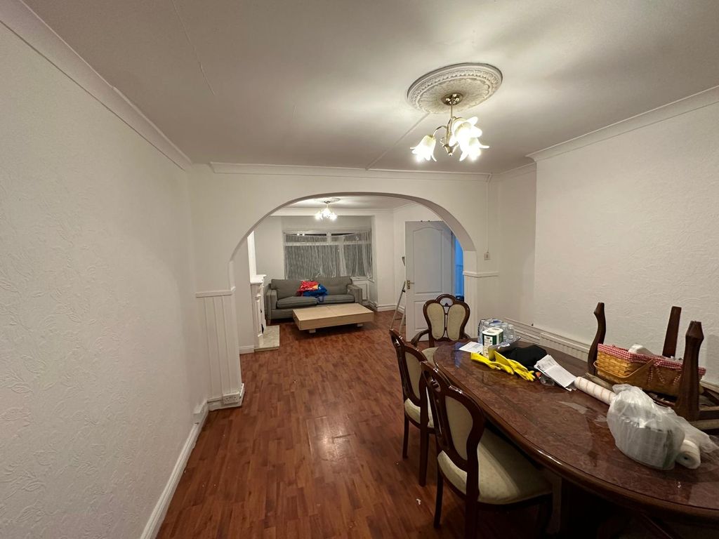 Property photo 2 of 9 Photo 2