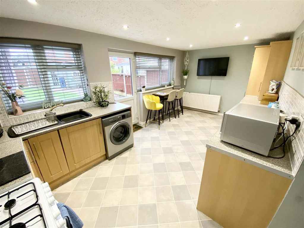 Property photo 2 of 18 71536989-373B-41C3-96CC-F0754068Daf2.Jpeg