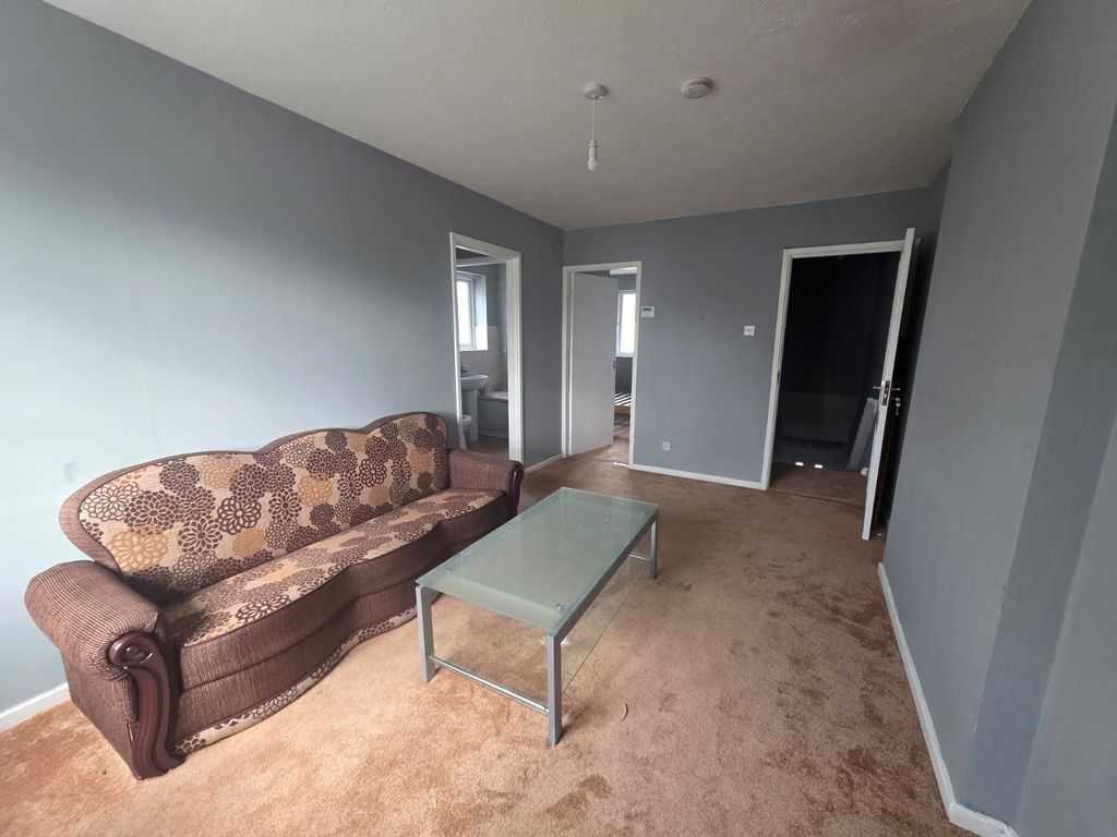 Property photo 1 of 7 12 Mayfair, Bradford, Bd5 0Lq