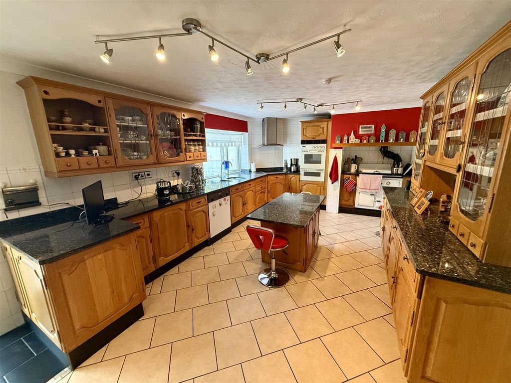Property photo 2 of 39 Kitchen