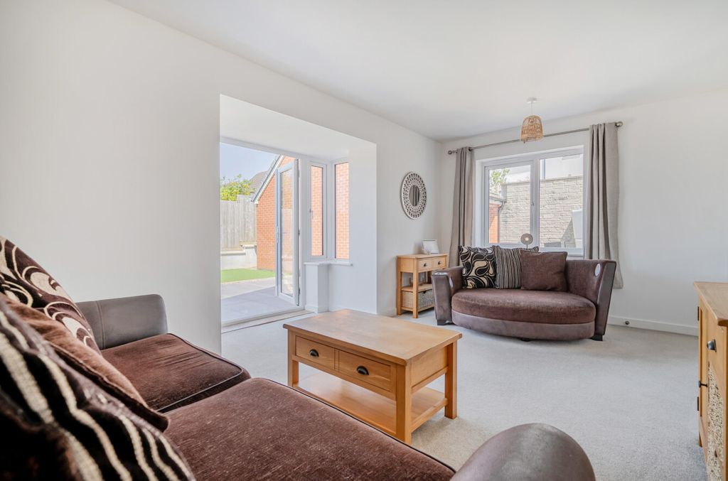 Property photo 2 of 26 2 - 1487162-21-6A512E...