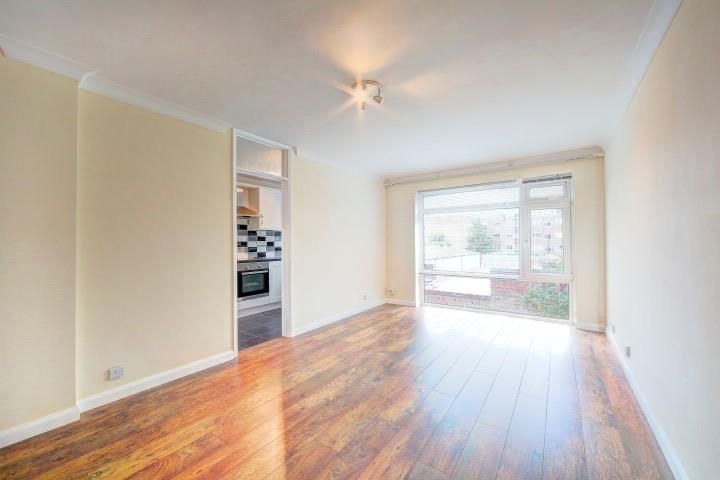 Property photo 2 of 5 Lounge (Small) (1).Jpg