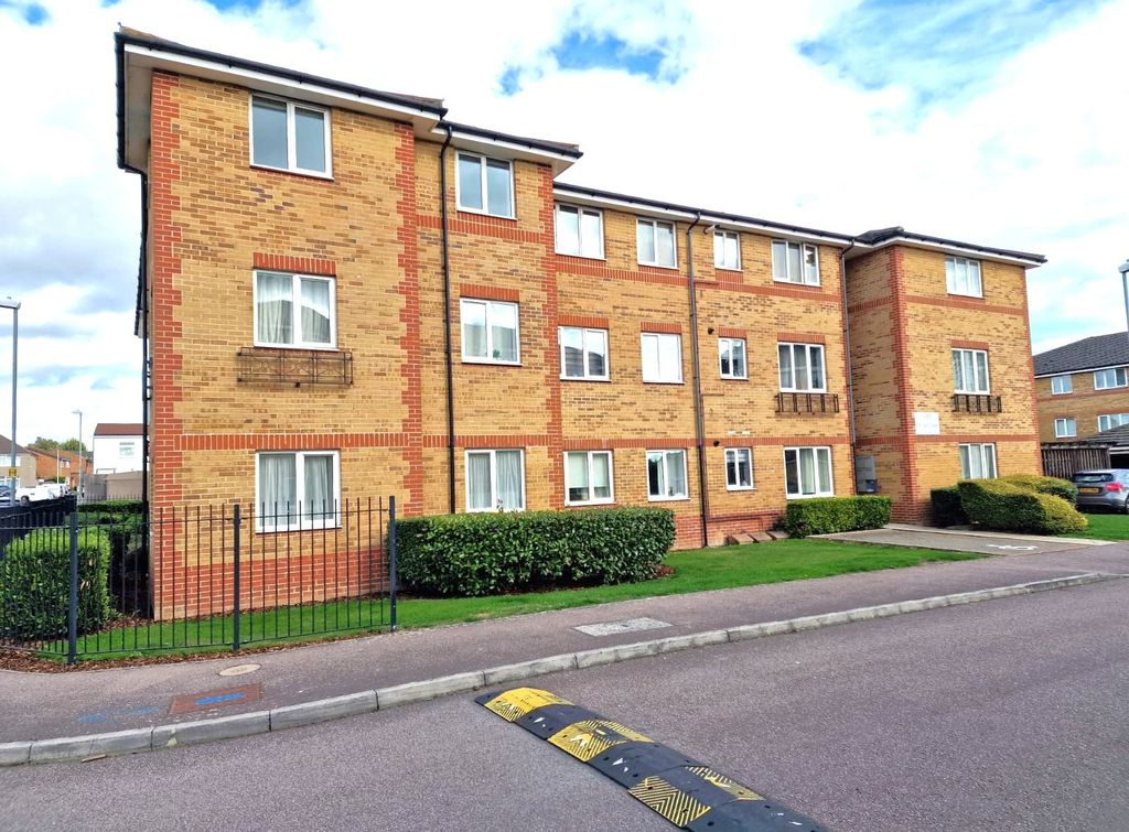 Property photo 1 of 17 Two Bedroom Flat Available To Rent Located On Orchid Close In Sundon Park In Luton.