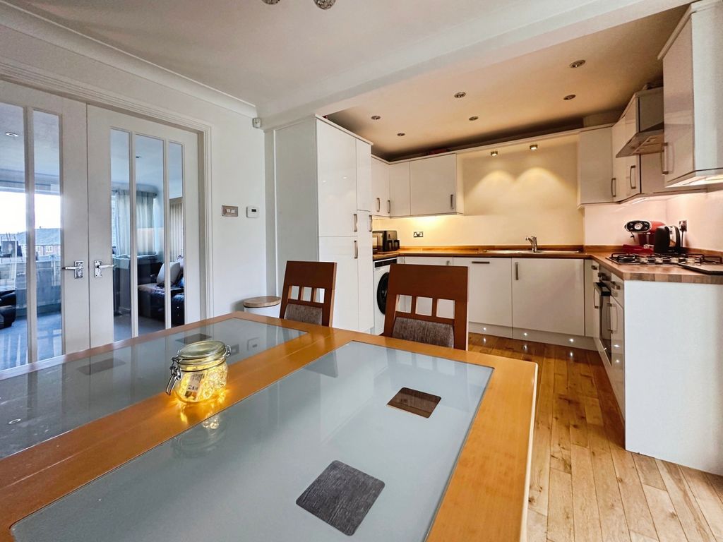 Property photo 3 of 23 Kitchen/Diner