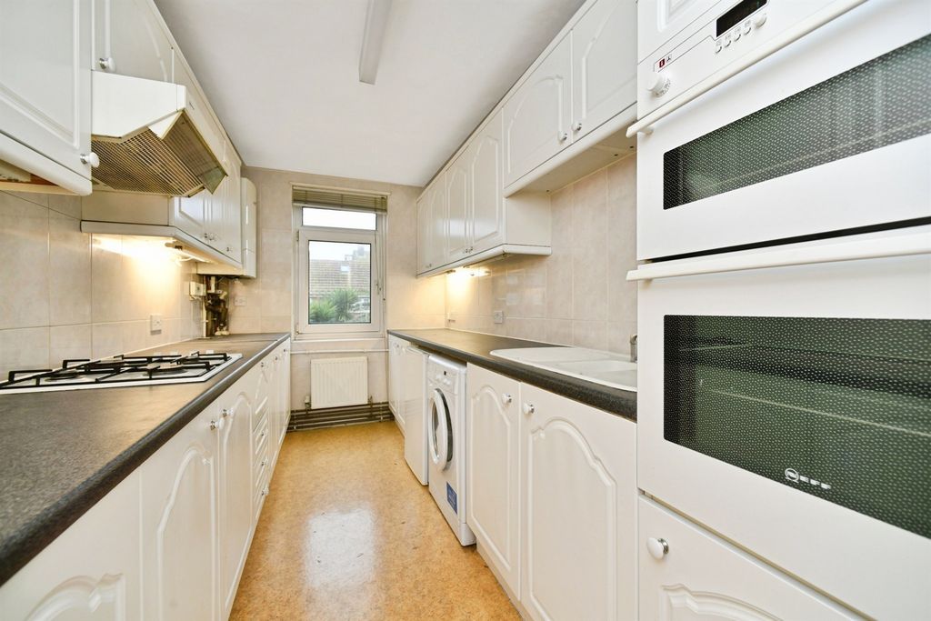 Property photo 3 of 20