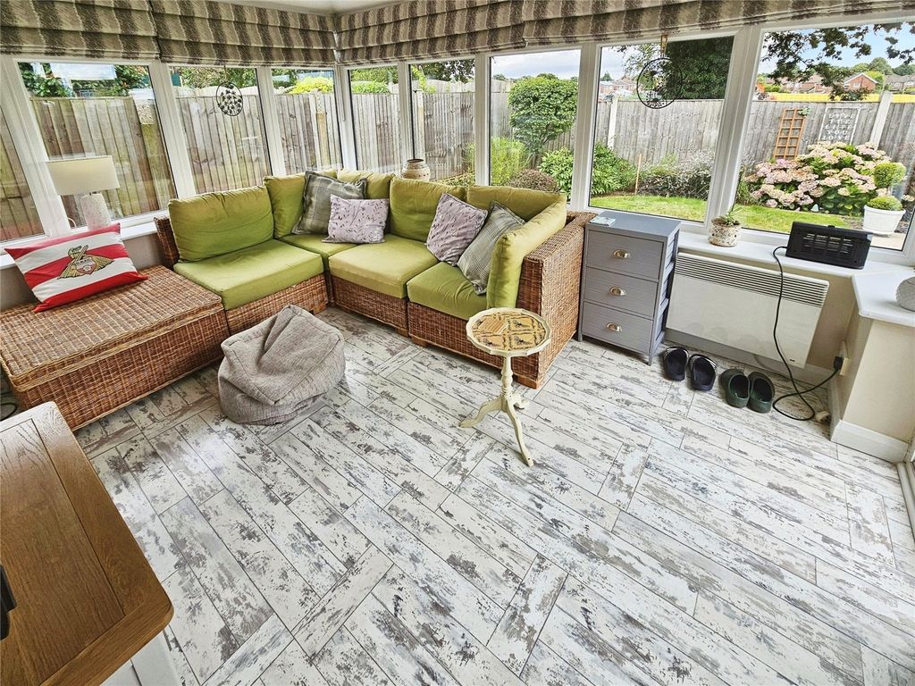 Property photo 3 of 26 Conservatory
