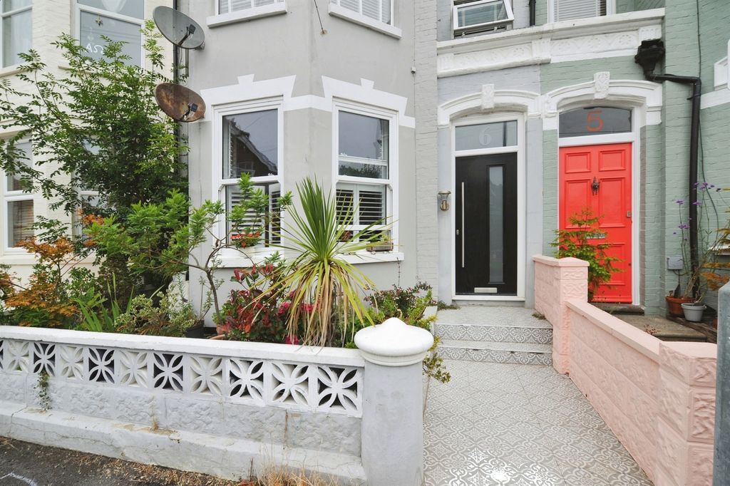 Property photo 2 of 17
