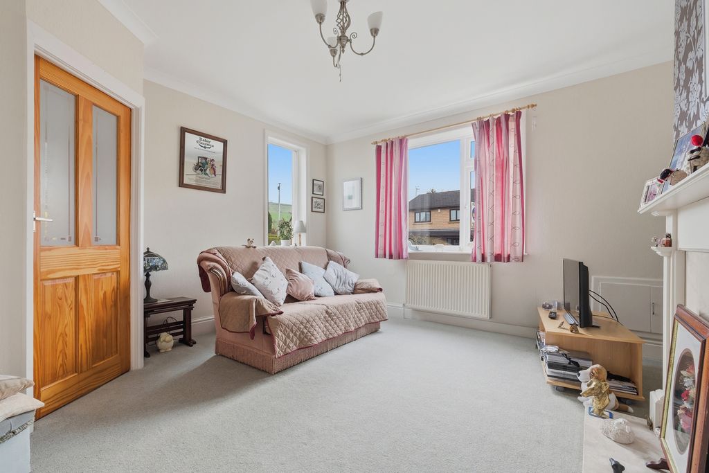 Property photo 2 of 19 Lounge