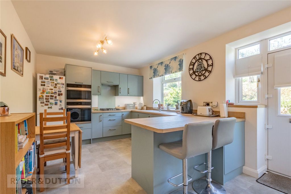 Property photo 3 of 25 Dining Kitchen