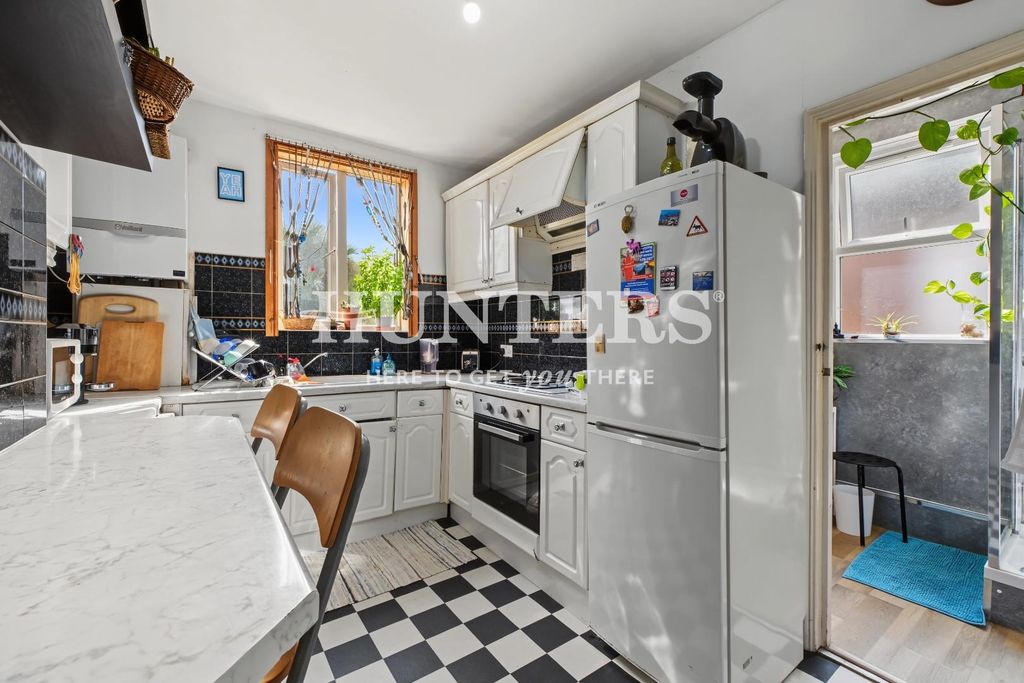 Property photo 2 of 12 Kitchen