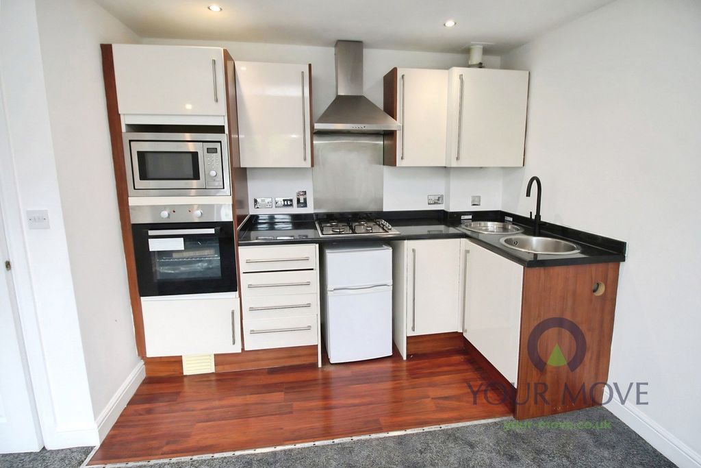 Property photo 3 of 12 Lounge/Kitchen