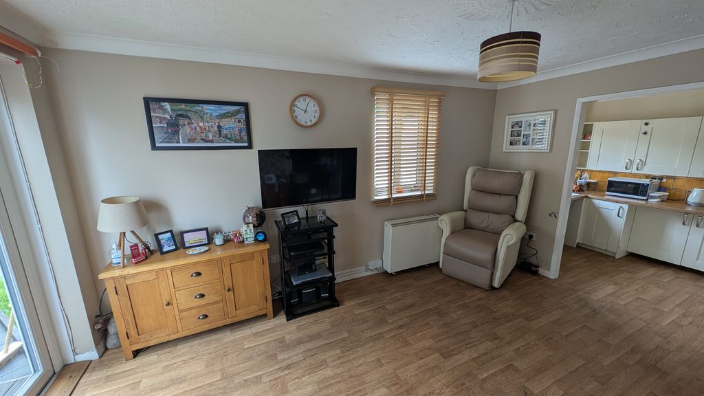 Property photo 3 of 11 Lounge