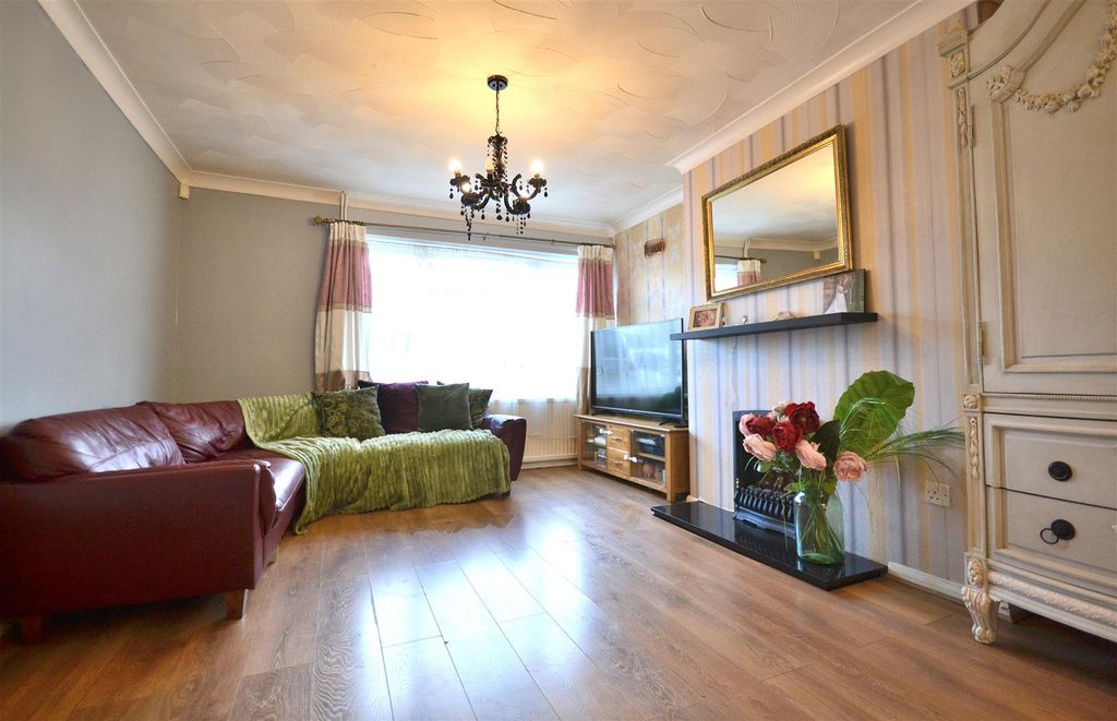 Property photo 2 of 15 Lounge