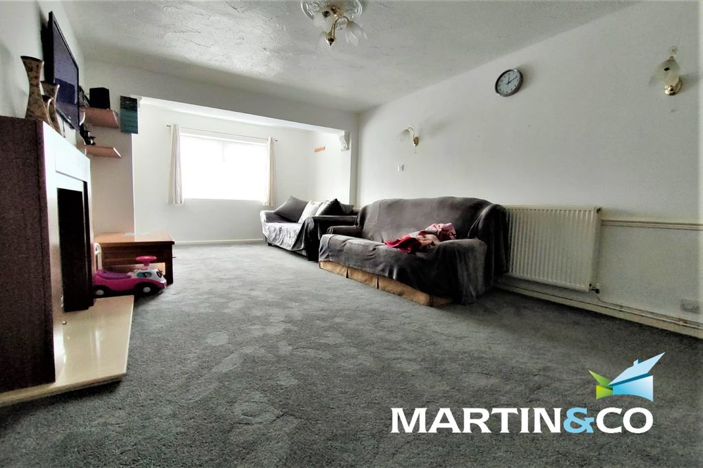 Property photo 3 of 12