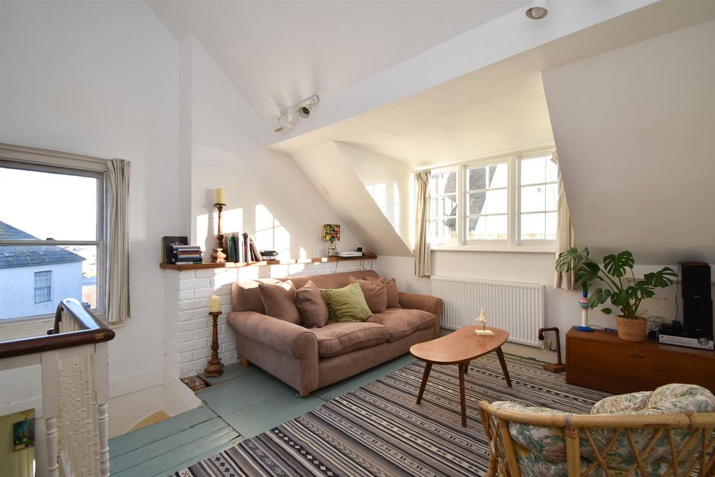 Property photo 1 of 19 Occasional Room