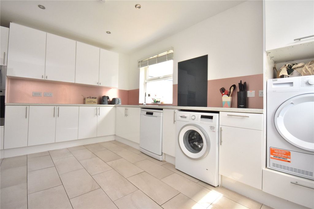 Property photo 3 of 17 Picture No. 10