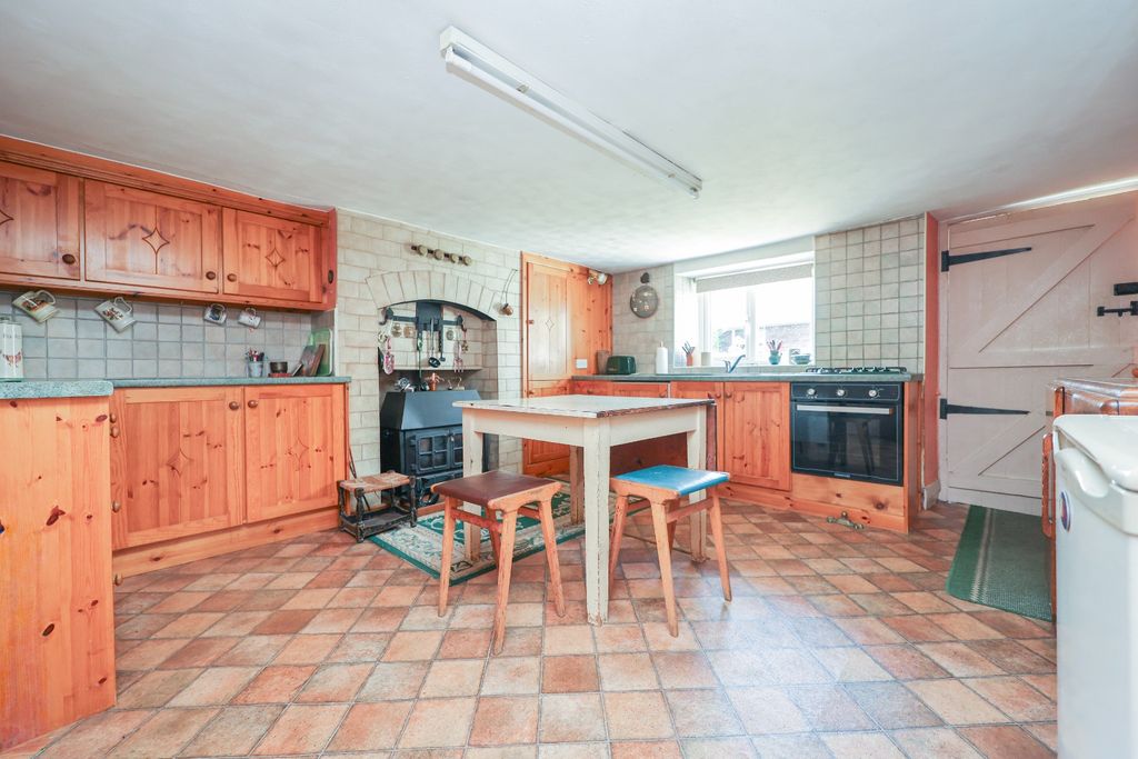 Property photo 3 of 20 4892703