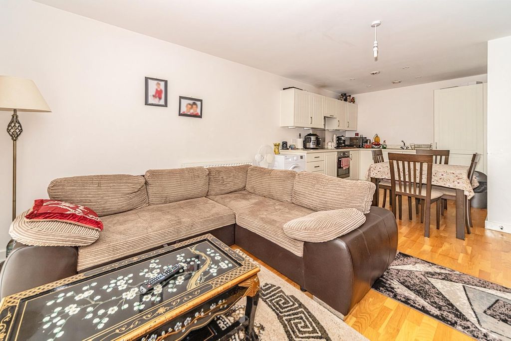 Property photo 2 of 8