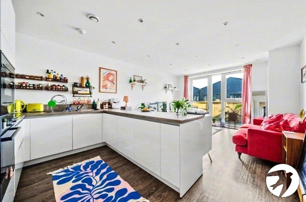 Property photo 3 of 10 Kitchen