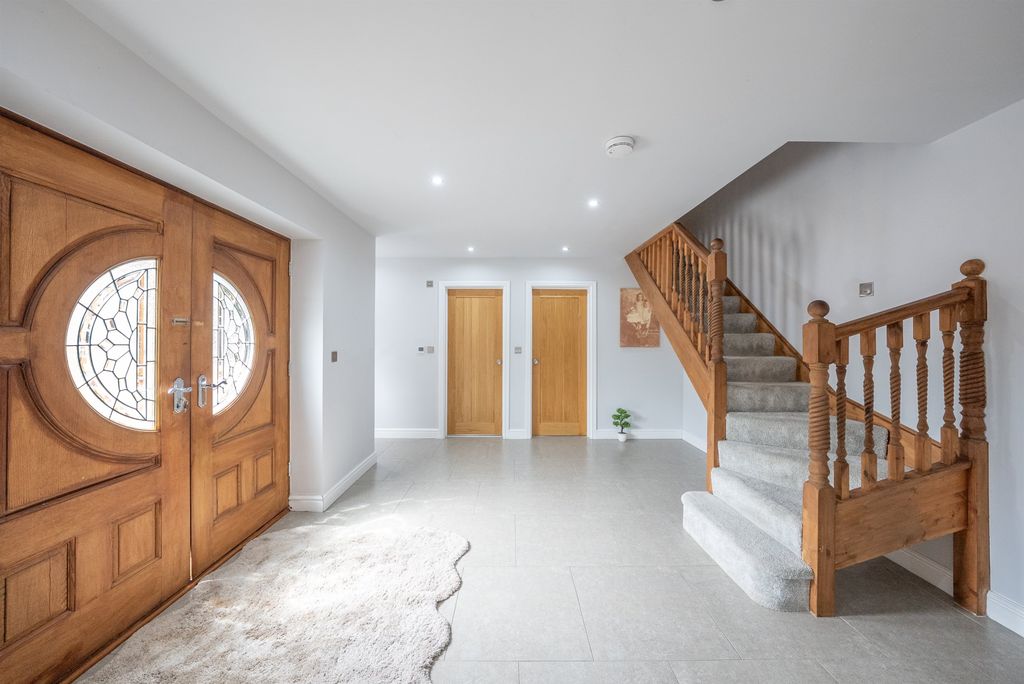 Property photo 2 of 26