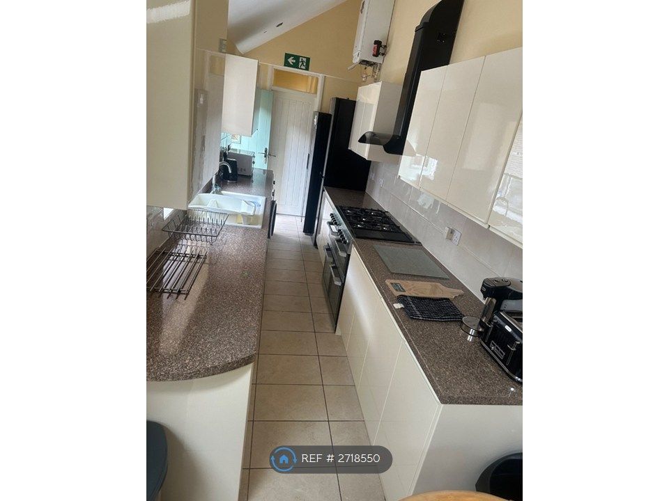 Property photo 3 of 17 Kitchen
