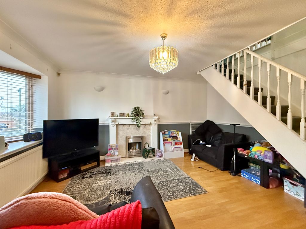 Property photo 3 of 10 Living Room