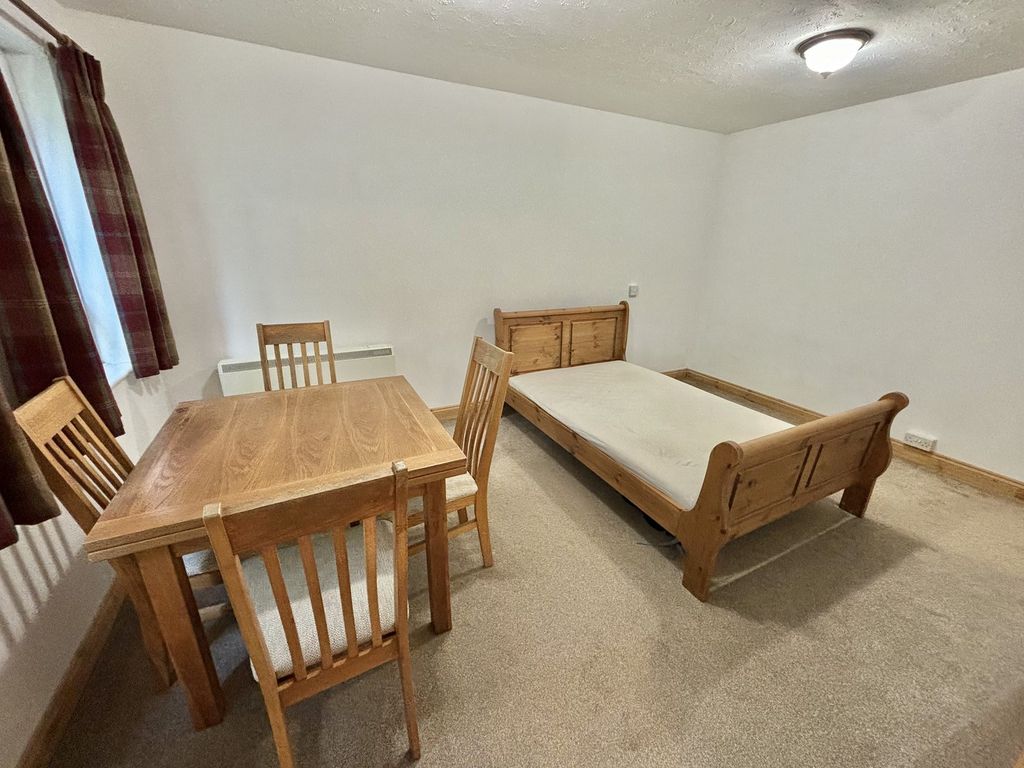 Property photo 3 of 6 Lounge-Bedroom
