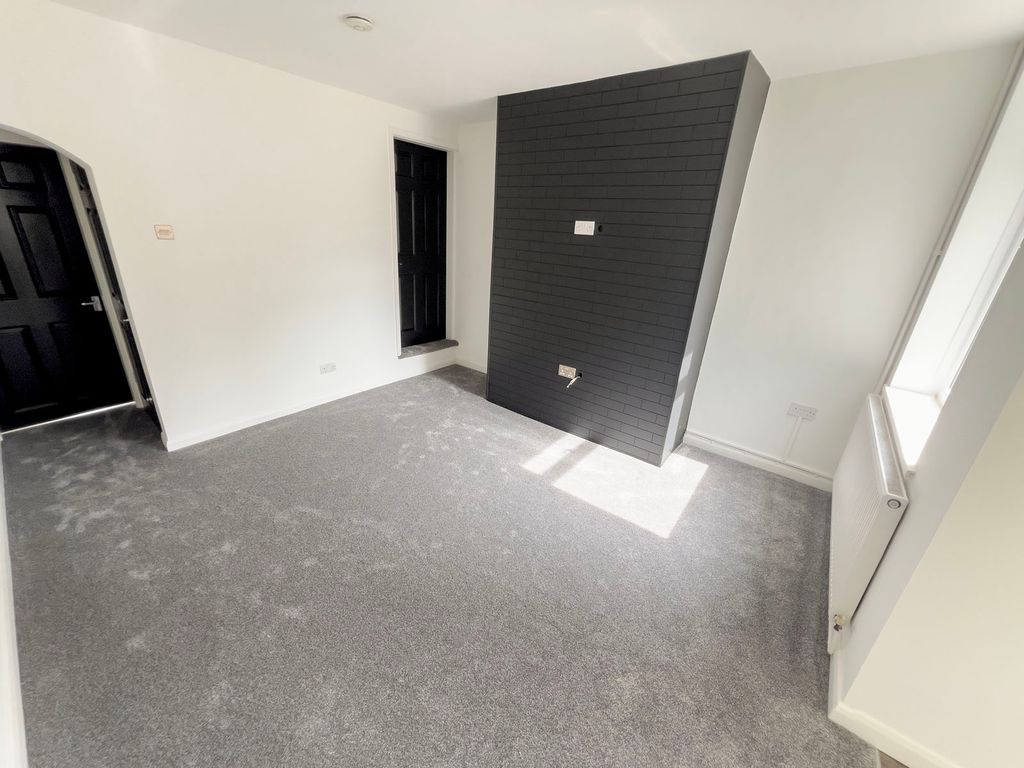 Property photo 3 of 9 Reception 2