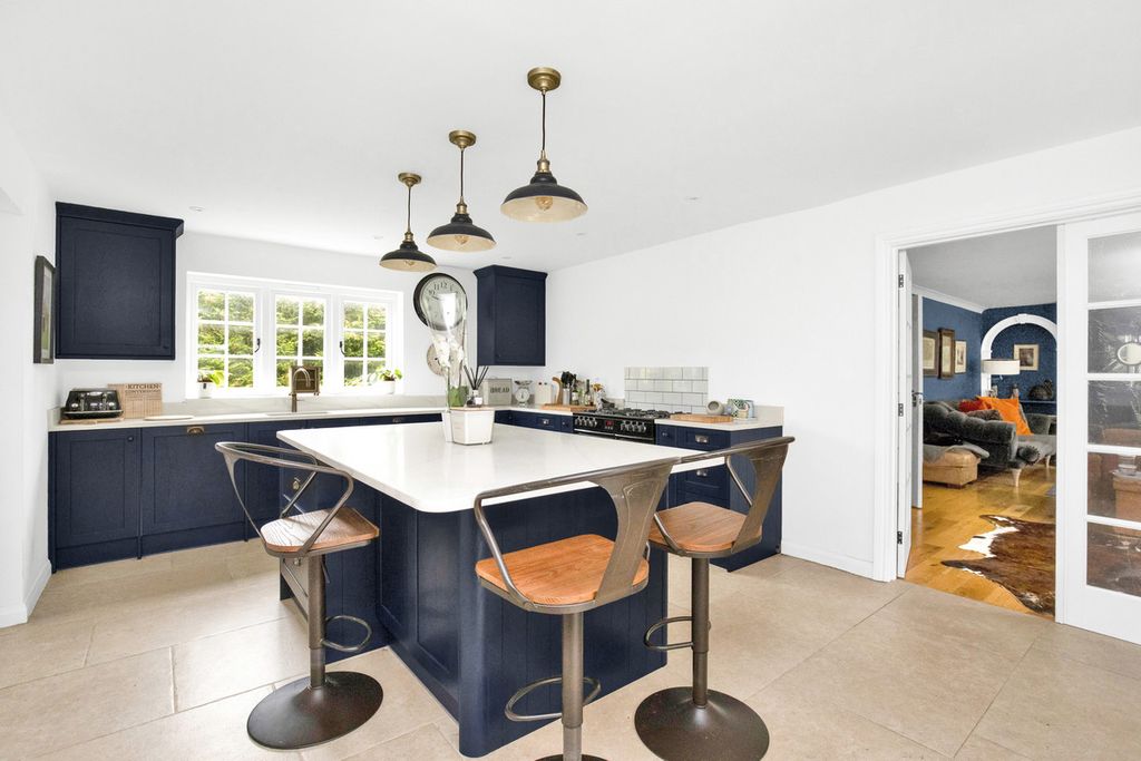 Property photo 2 of 26