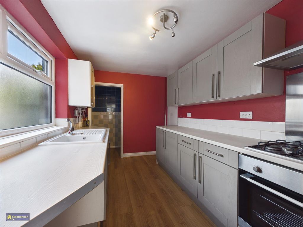 Property photo 3 of 10 Kitchen