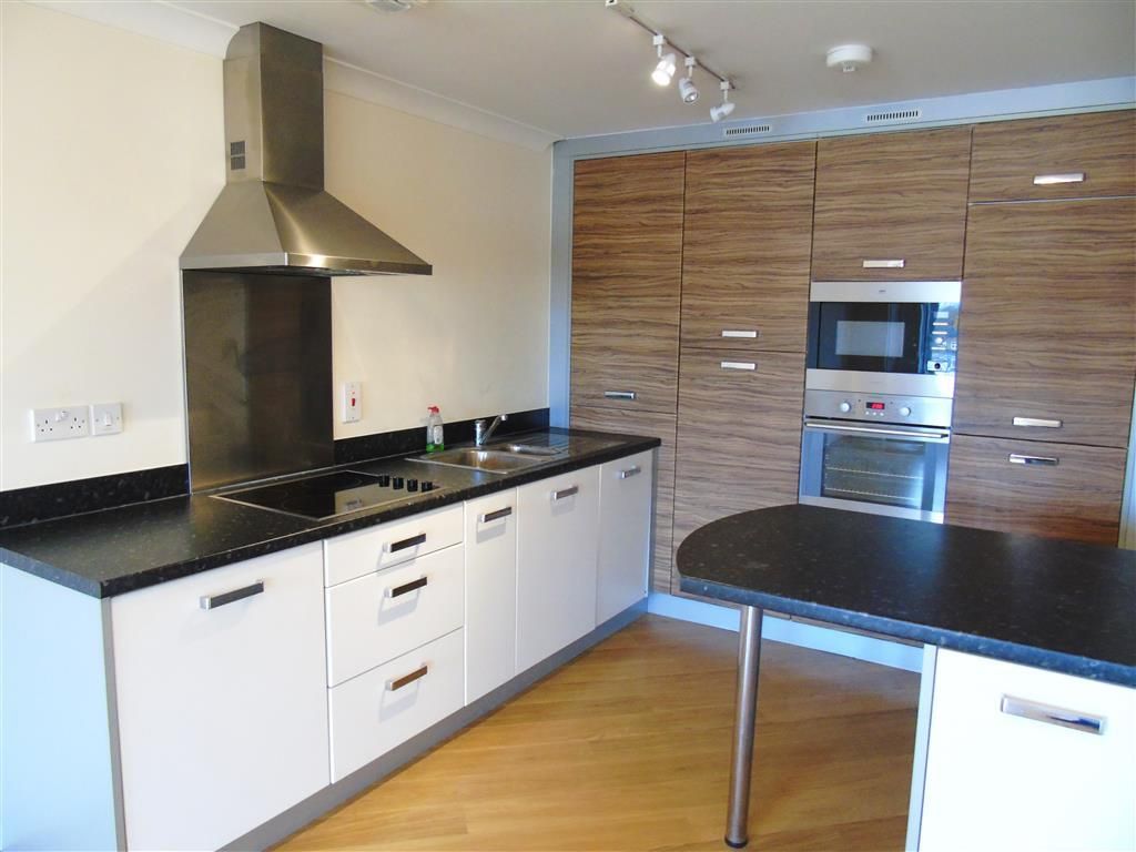 Property photo 2 of 7 Kitchen