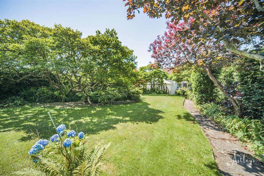 Property photo 2 of 26