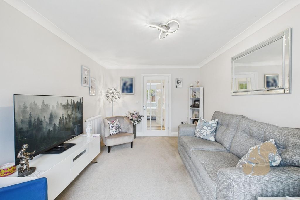 Property photo 3 of 19 Cam05565G0-Pr0022-Still009.Jpg