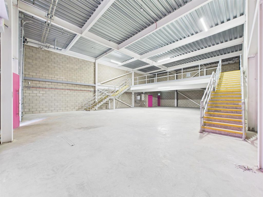 Property photo 2 of 9 Cam04237G0-Pr0290-Still002.Jpg