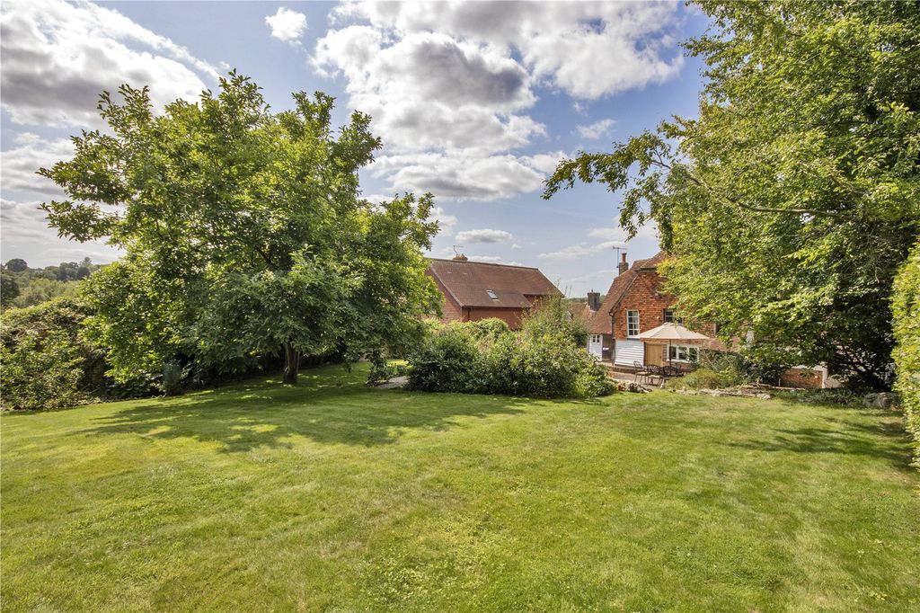 Property photo 2 of 23 Gardens