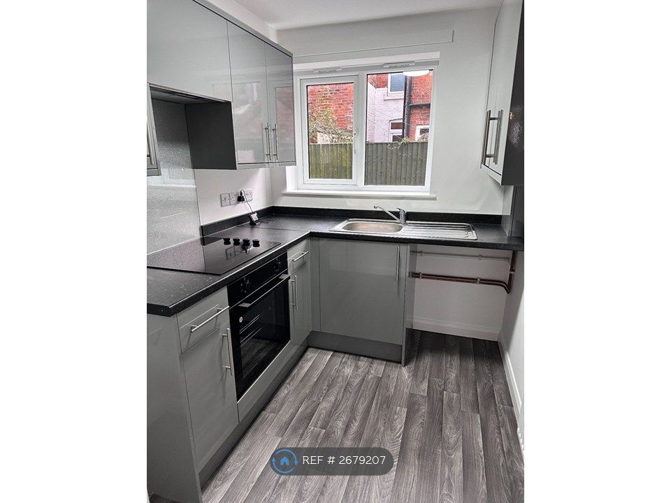 Property photo 3 of 14 Kitchen