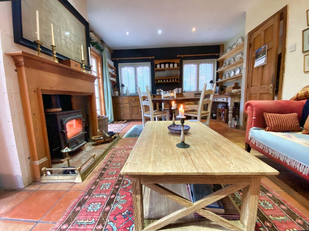 Property photo 2 of 10