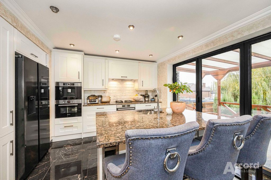 Property photo 3 of 26