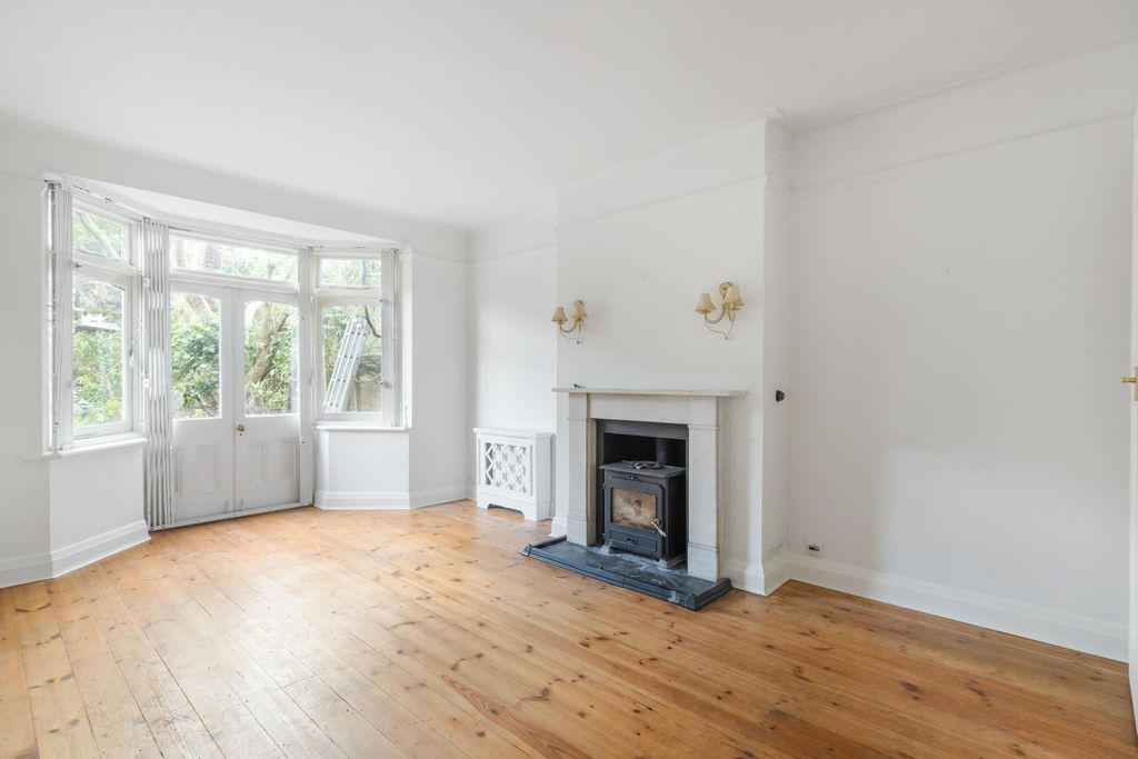 Property photo 2 of 17 Image